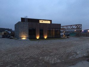 Zdjęcie przedstawiające drewniany budynek